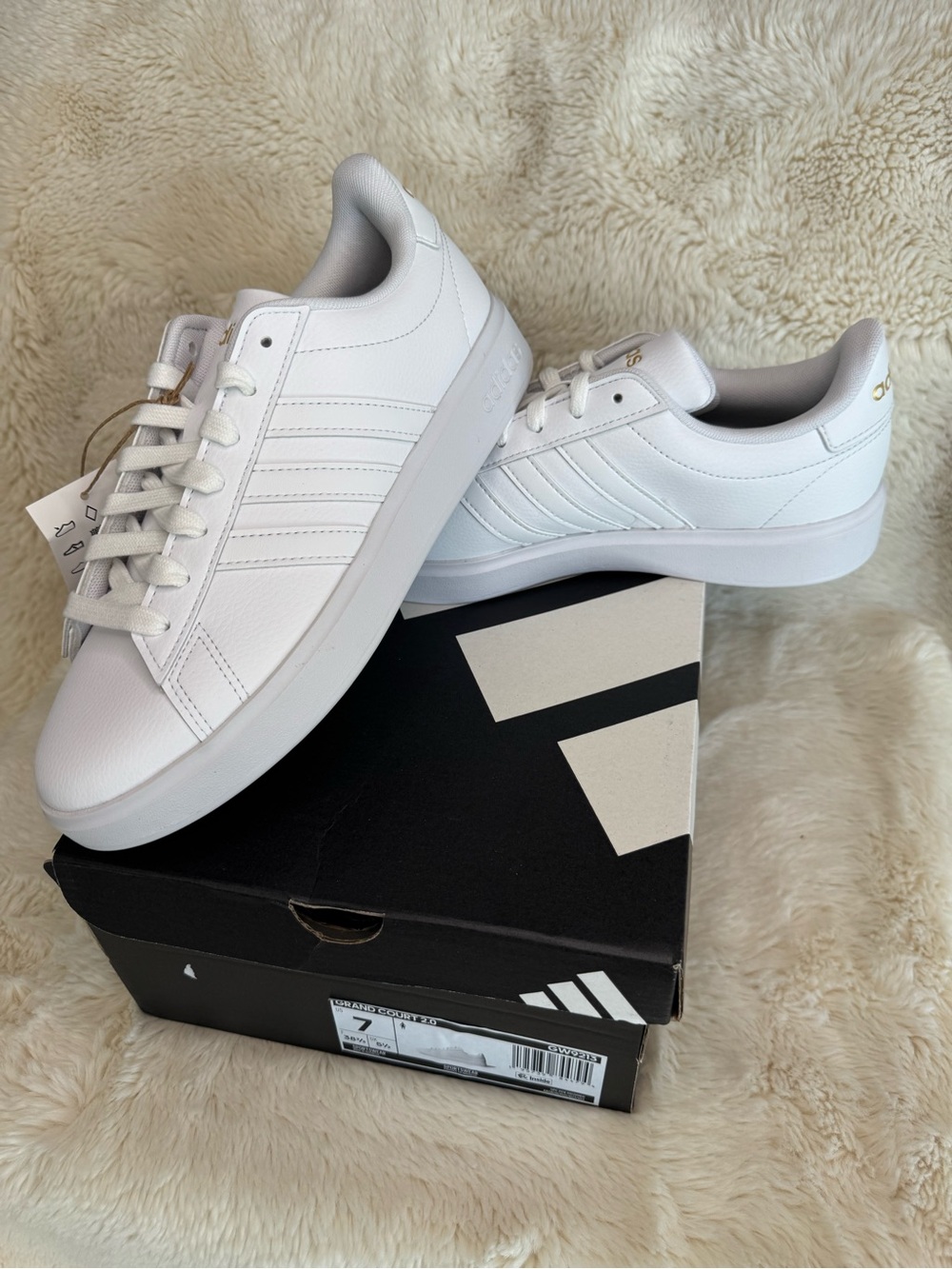 NWB Adidas Grand Court 2.0 size 7 women